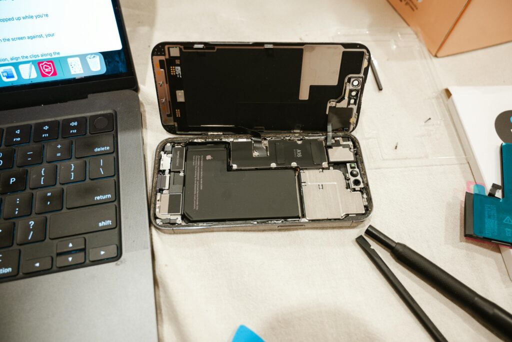 Flagship Smartphone Repair: The “New Phone” Trap & Battery Myths
